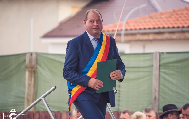 Cel mai traseist dintre primari. Povestea lui Savu Ungureanu de la Slătioara. "Mai vorbim câte un secret şi, gata, ne fac un dosar"