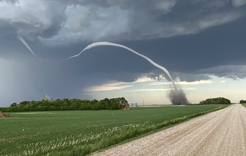 Imagini spectaculoase cu o tornadă în Canada
