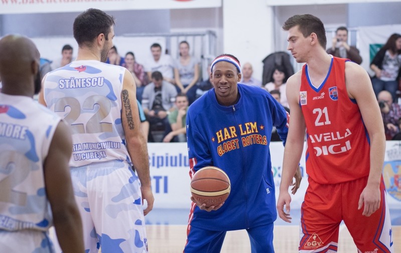 Americanii de la Harlem Globetrotters i-au vizitat pe baschetbaliştii de la Steaua 