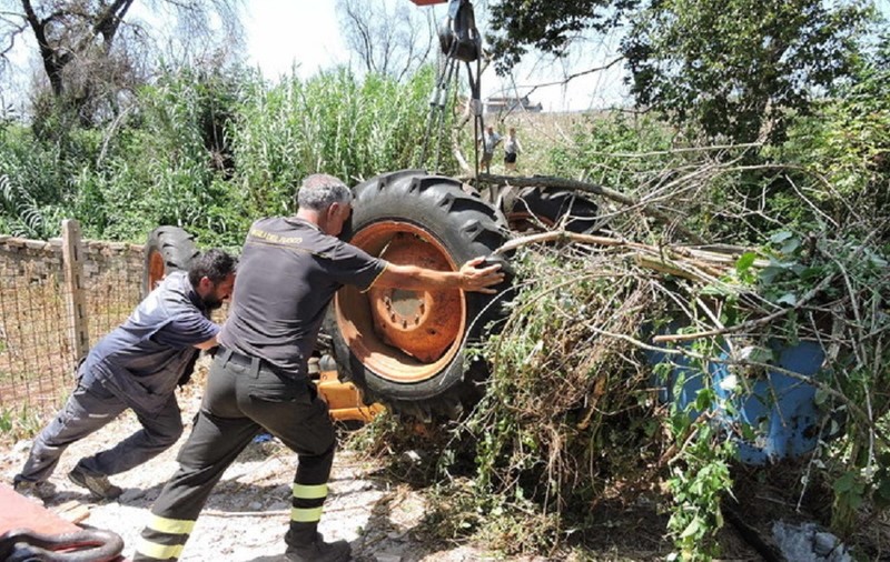 Un băiat de origine română a fost ucis de un tractor în Italia, în timp ce-și făcea temele în curtea unei ferme