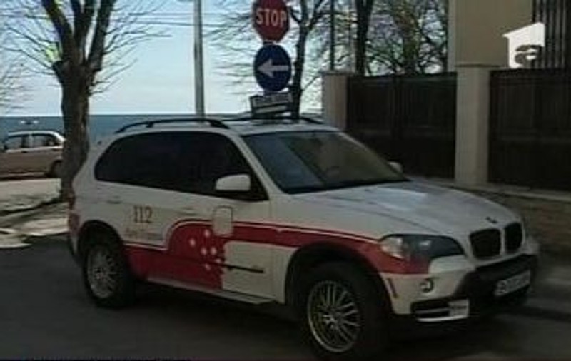 Aroganţă sau necesitate? Preoţii de la Arhiepiscopia Tomisului au ambulanţă un BMW X5 | VIDEO