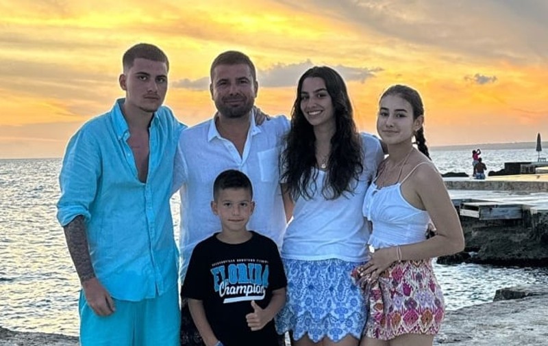 Adriana, fata cea mare a lui Adrian Mutu, a absolvit liceul. Cum a apărut tânăra la brațul fostului fotbalist. „Ridică-te, ține capul sus”