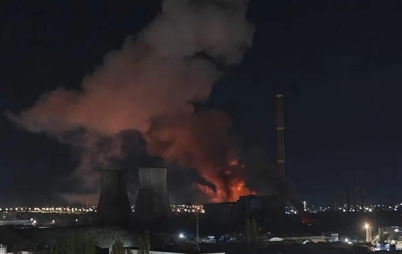 Explozie urmată de incendiu puternic la CET Vest, în București: pompierii intervin cu 10 autospeciale. De ce nu s-a emis mesaj RO-Alert
