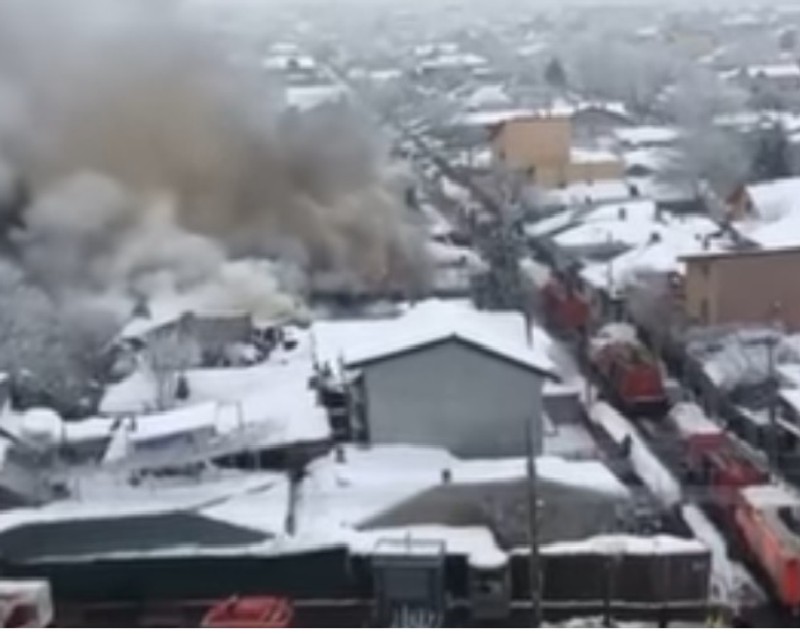 Incendiu în București. Patru case au ars în zona Apărătorii Patriei
