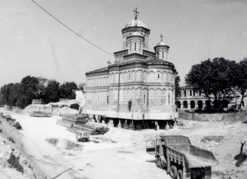 În 1985, Iordachescu și echipa sa de ingineri au mutat Mănăstirea Mihai Vodă din secolul al XVI-lea FOTO Arhivă personală