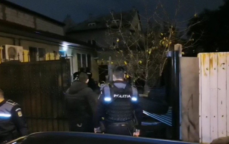 Percheziții de amploare. Mascații au descins în 7 județe, în aproape 100 de locații, într-un dosar de contrabandă