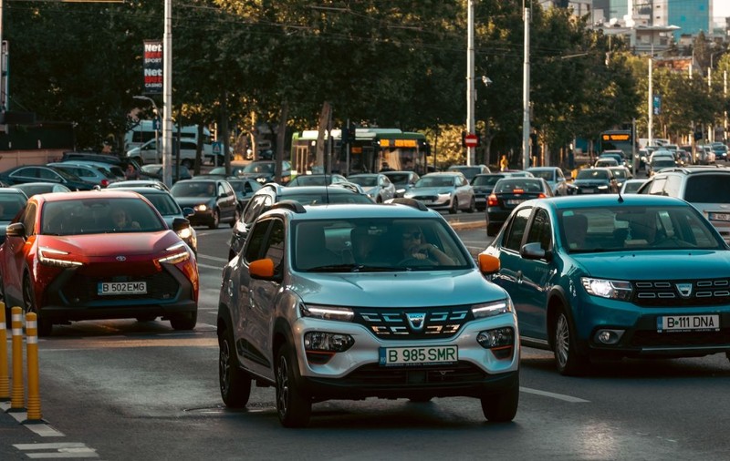 Piața auto din România se contractă puternic în iulie 2026, dar mașinile 100% electrice înregistrează un boom istoric