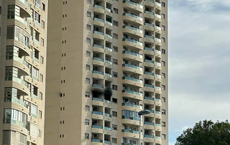 Incendiu într-o clădire de 24 de etaje din Alicante. Trei persoane au murit, între care un copil de 5 ani, iar alte 15 au fost rănite