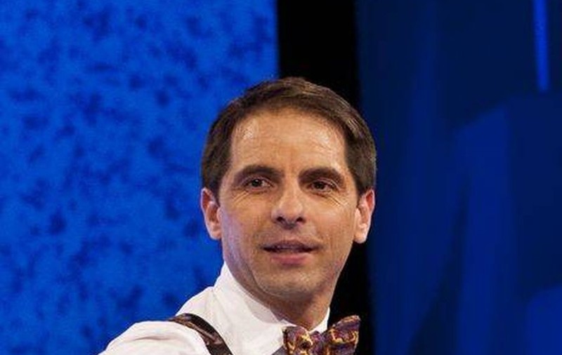 DAN NEGRU, FERMECAT! "NU ŞTIU SĂ EXISTE ÎN LUMEA ASTA TICSITĂ DE SCLIPICI, LUMINI ŞI FARDURI UN OM MAI FRUMOS CA EA!"