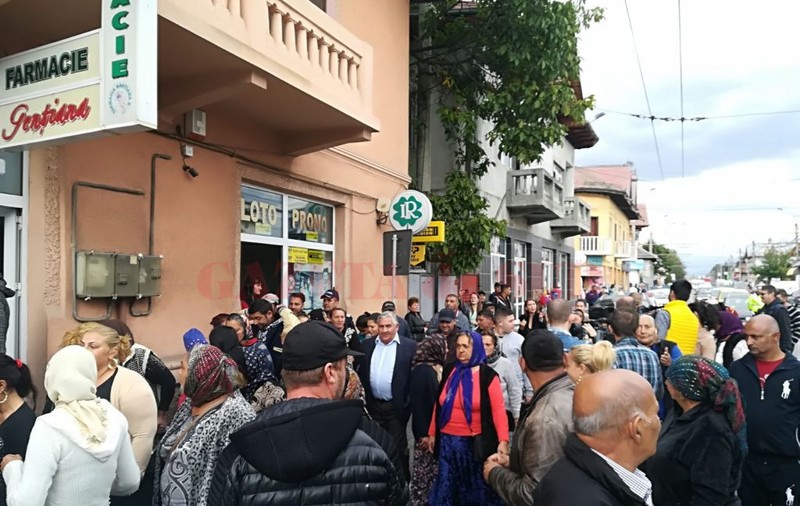 Romii au protestat în stradă la Târgu-Jiu