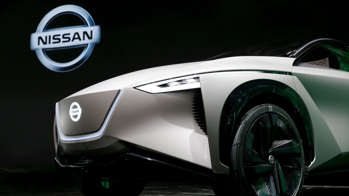 Nissan vrea să producă mașini electrice pentru Apple. Conceptul Nissan IMX cu logo-ul Nissan pe fundal