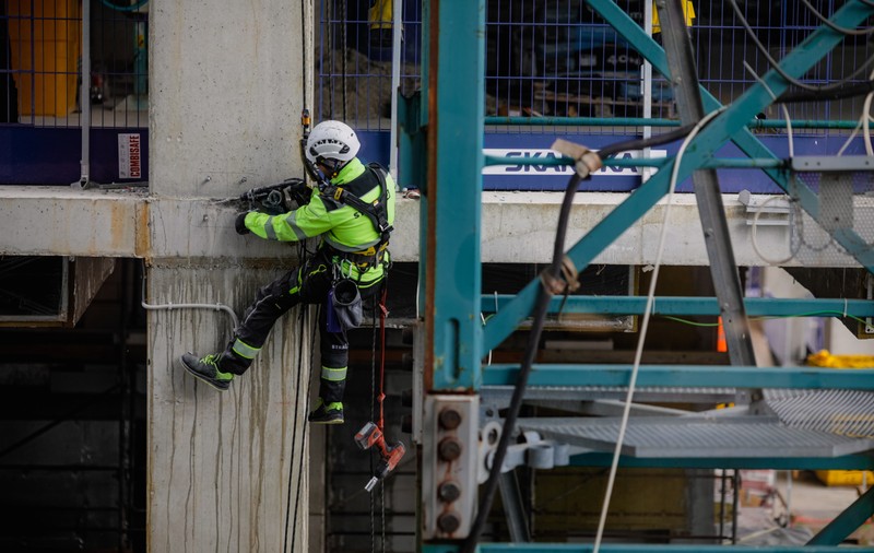 Ce joburi se găsesc în construcții și cât se câștigă. Deficitul de forță de muncă, acoperit cu muncitori străini