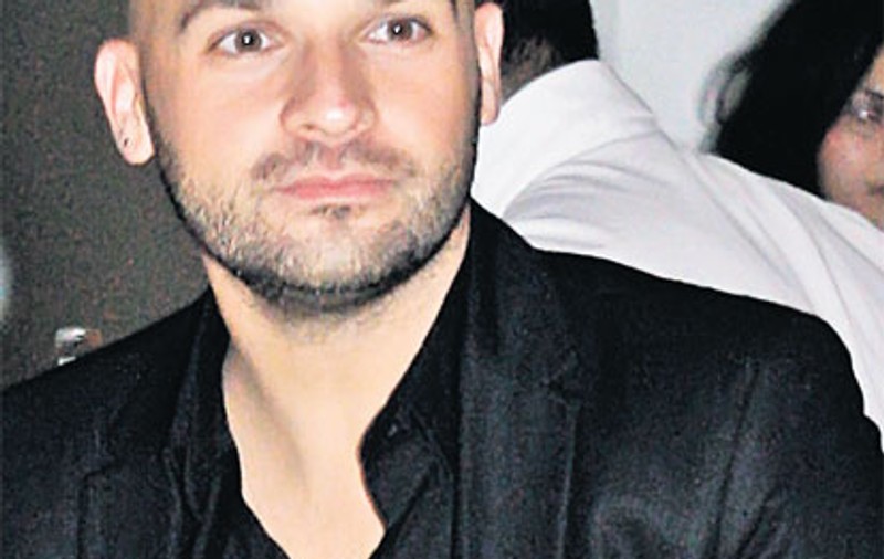 Are gusturi, nu glumă! Andrei de la Alb Negru a pus ochii pe un IEPURAŞ PLAYBOY! Vezi despre cine e vorba!