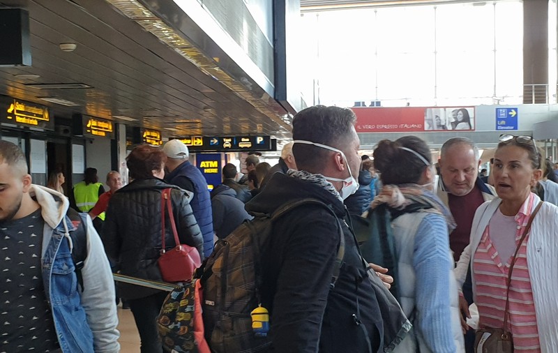 Reprezentanții Aeroportului Otopeni explică aglomerația de azi dimineață
