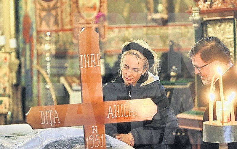 CUTREMURĂTOR! Iată ce MESAJ SFÂŞIETOR stă scris pe crucea mamei Danielei Gyorfi!