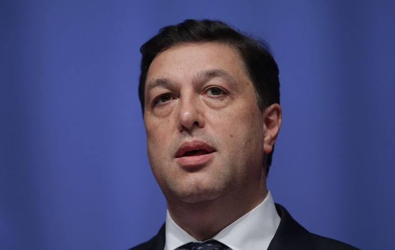 Ministrul Vela i-a certat pe senatorii care au vorbit de la tribuna Senatului fără masca de protecţie