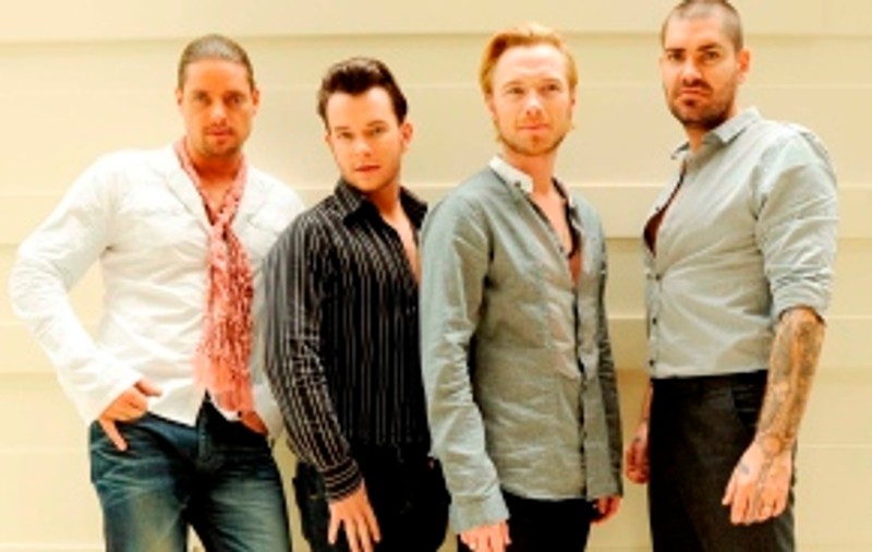 Membrii Boyzone s-au bătut cu trupa Rihannei într-un bar
