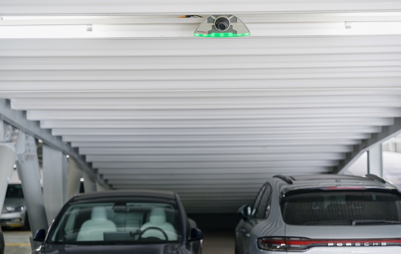 Ai lăsat mașina într-o parcare la Aeroportul Otopeni și ai făcut pană. Află ce trebuie să faci!