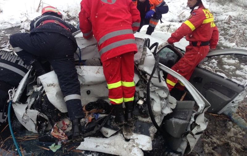 Accident în Cotmeana, județul Argeș. O femeie a murit și alte trei persoane au fost rănite