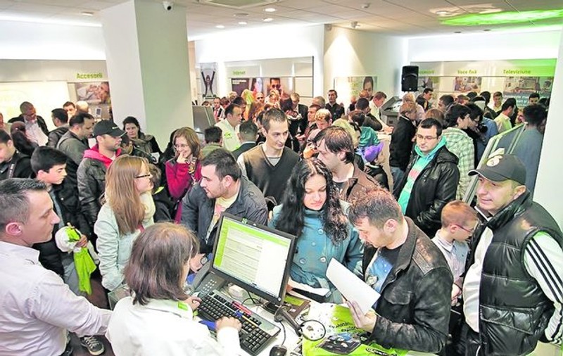 Buluc la lansarea iPhone 5 în România