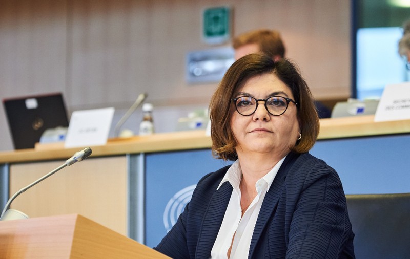Interviurile Libertatea | Comisarul european Adina Vălean: „Noi nu am recomandat ca distanţarea socială să fie obligatorie în avioane”