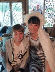 Slava, într-o imagine alături de mama lui. Foto: Fakty.