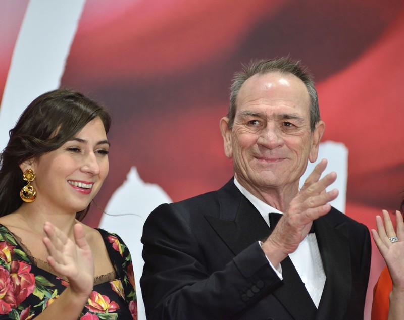 De ce a murit, de fapt, fiica lui Tommy Lee Jones. Găsită fără suflare într-un hotel
