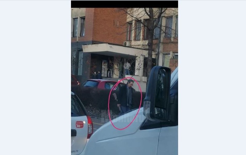 Panică în Suceava: Un bărbat se plimba cu pușca pe stradă. Ce a urmat