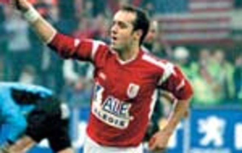 Standard, debut cu stangul in liga