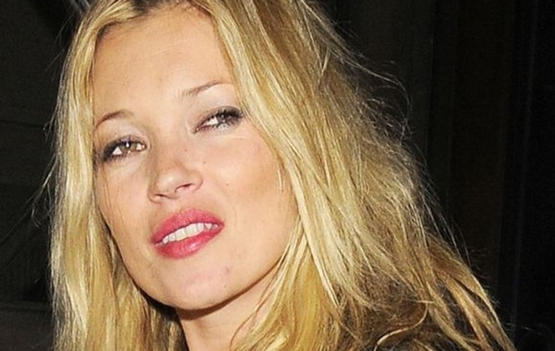 Kate Moss îşi vinde casa, după ce a fost jefuită