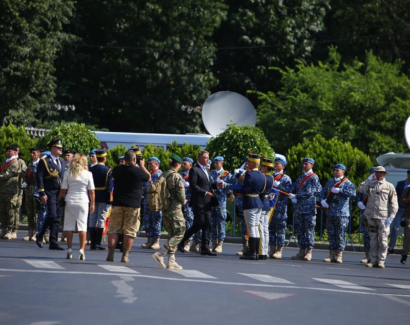 Ceremonie la Arcul de Triumf pentru militarii întorși din Afganistan. „O zi încărcată de emoție și recunoștință”