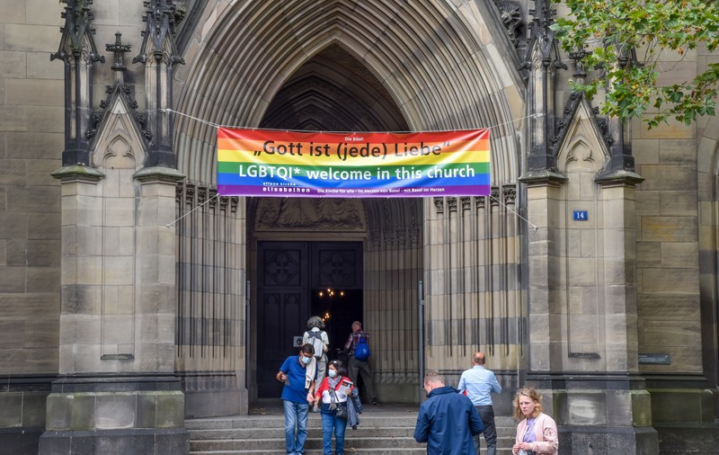 Peste 100 de preoți și angajați ai Bisericii Catolice din Germania au recunoscut public că sunt gay: „E timpul să arătăm că existăm”