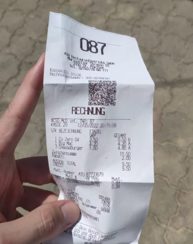 Un client a primit un burger deja mușcat, în Austria: „Am fost șocat”. Reacția gigantului fast-food