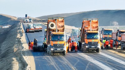 UMB Spedition a semnat oficial primul contract pentru autostrada A8 finanțat din SAFE. Aproape un miliard de euro pentru un lot de 27 de kilometri