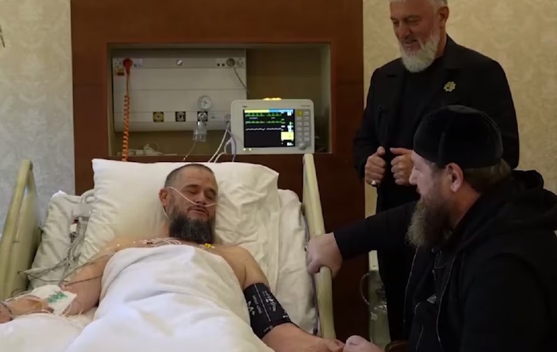 „Sunt în viață, nu mai mințiți”. Ramzan Kadîrov a publicat un videoclip înregistrat într-un spital din Moscova, unde este internat unchiul său