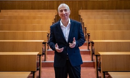 Ovidiu Pânișoară, profesor la Universitatea din București (foto: scoala9.ro)