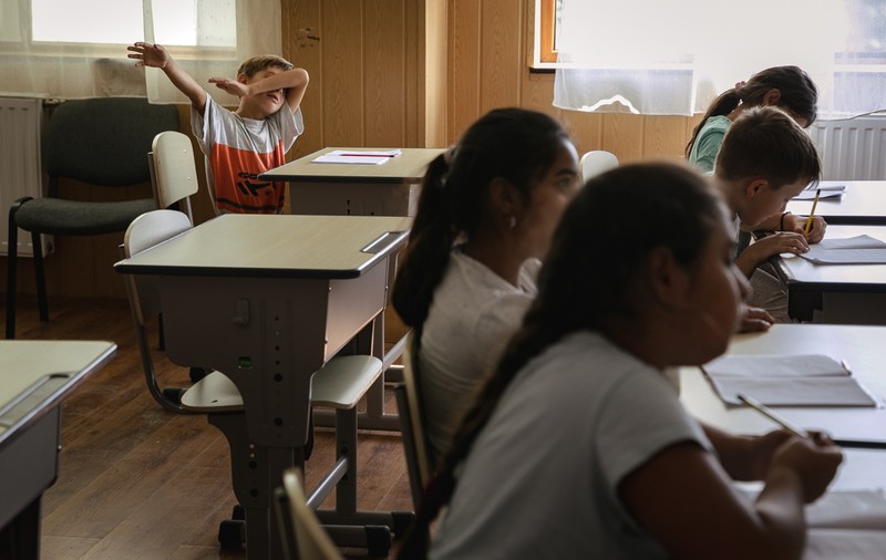 Cum este predată religia în alte state europene: ore de etică sau cursuri despre toate doctrinele. La noi, numărul elevilor care aleg disciplina a scăzut cu 15%