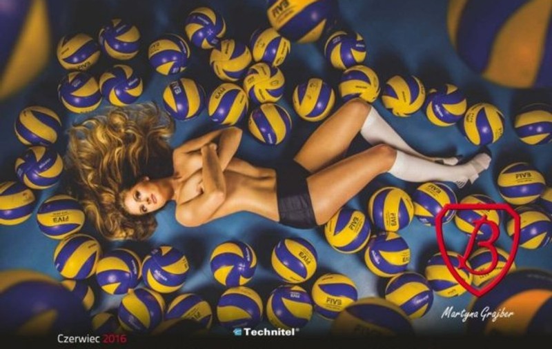 Încă o sportivă din România, ”Broscuța Motzy”, a pozat provocator! Anul trecut a fost declarată cea mai sexy din lume. ”Nu aș refuza să apar în reviste pentru bărbați!”, spune, curajos ”vagabonda”. Alte tricolore care s-au dezbrăcat fie în scopuri caritabile, fie de amorul artei. Listă fierbinte / FOTO&VIDEO