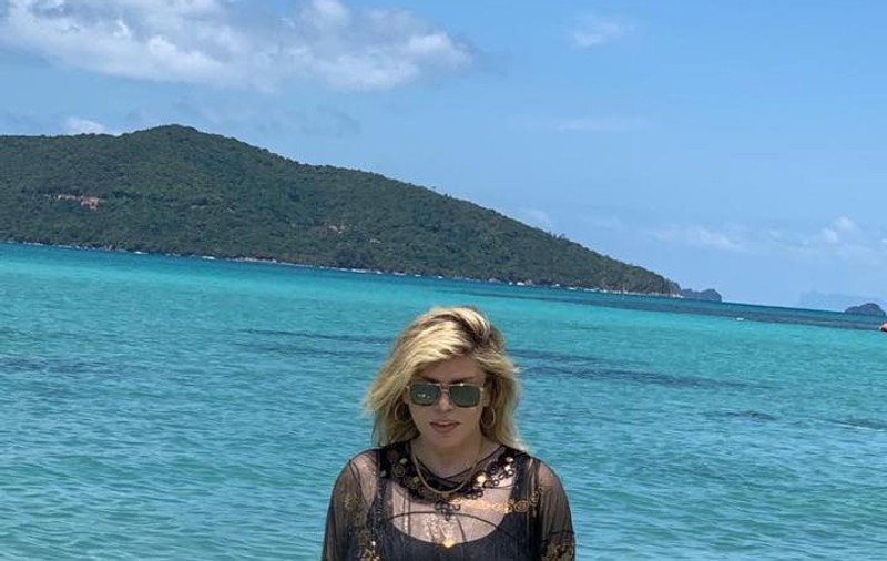 Loredana, vacanță de lux în Thailanda. „Am luat o barcă tradițională thailandeză, iar căpitanul ne-a dus pe o insula paradisiacă, izolată”