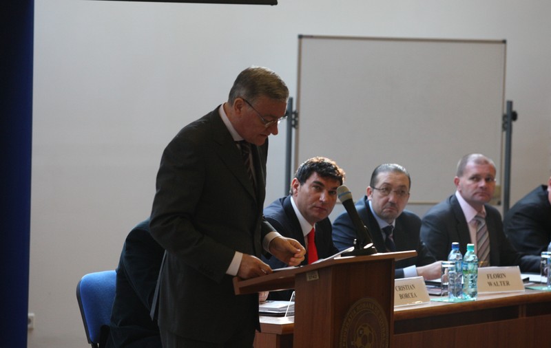 DIICOT continuă să ia urma milionului de dolari dispărut de la FRF! ^La audieri a fost adus Cristian Borcea, fost membru în Comitetul Executiv al FRF / VIDEO