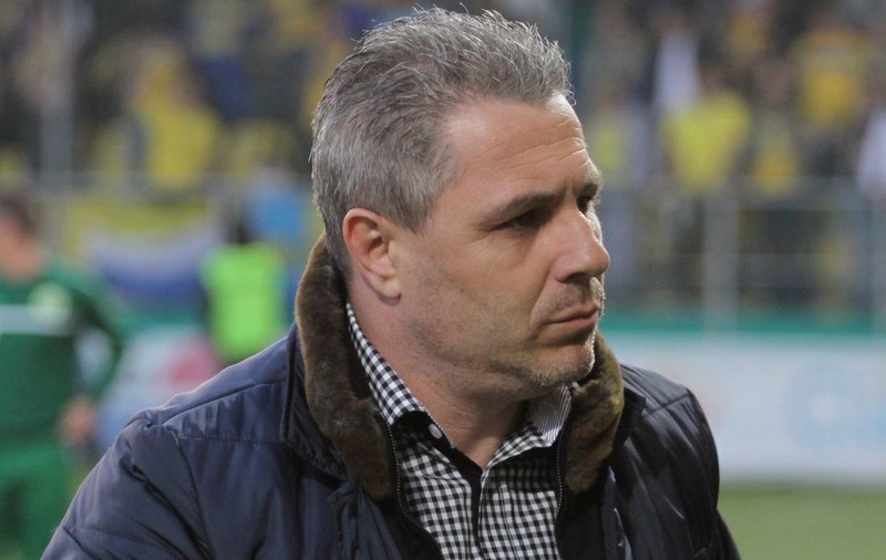De la fotbal, la handbal. Marius Şumudică va arunca la poartă, de pe semicerc!