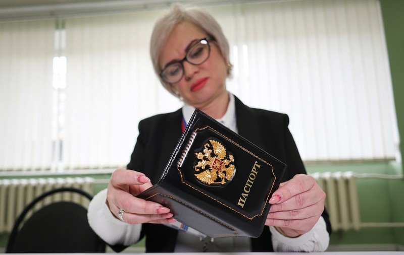 Moscova continuă să emită pașapoarte în „Novorusia”, iar Putin vrea schimbarea „radicală” a politicii de imigrație după atacul terorist