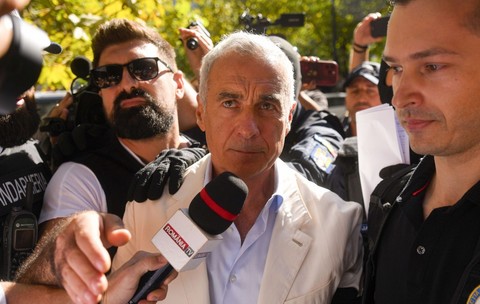 Imagine cu Călin Georgescu adus la audieri la DIICOT. Foto: Hepta