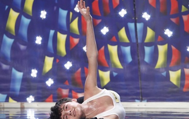 POVESTEA EMOŢIONANTĂ a CONTORSIONISTULUI de 14 ani de la "ROMÂNII AU TALENT": "Băieţii mai mari aruncau cu zăpadă în mine la duş şi mă înjurau mereu"