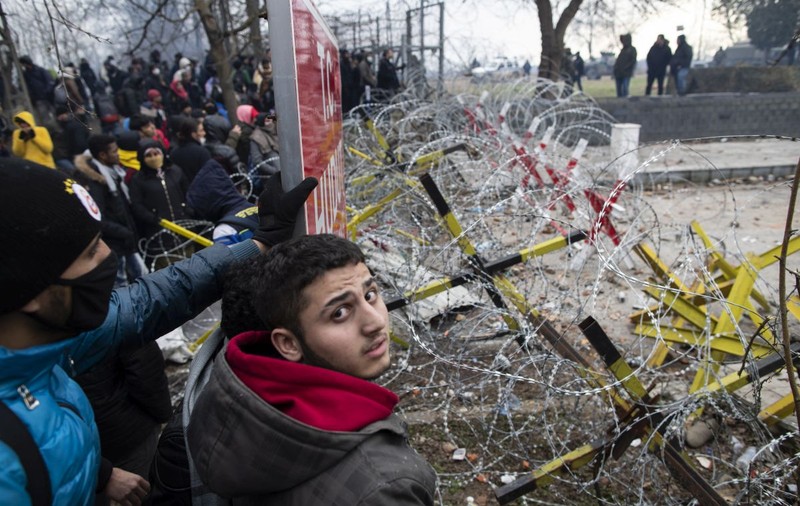 Cum am ajuns din nou să avem o „criză a refugiaților” la ușa Europei?