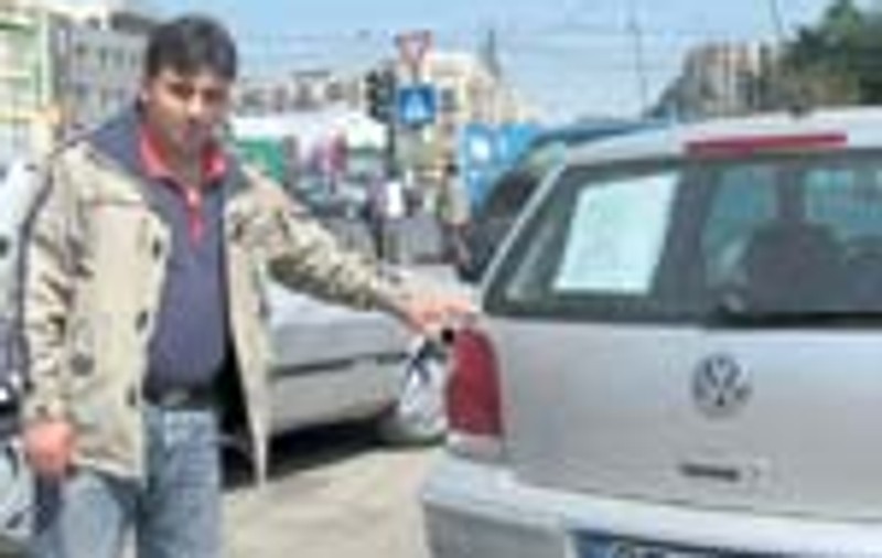 Intersectiile s-au transformat in adevarate targuri de masini