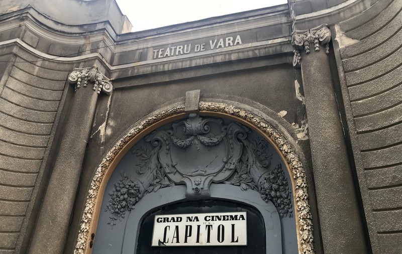 Teatrul Capitol, ruina din inima Bucureştilor. Cel mai vechi teatru din Capitală, fragilizat de cutremur, abandonat de comuniști, căzut în uitare și nepasare