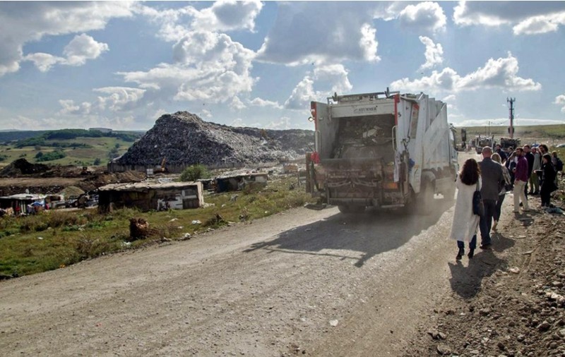 Clujul a uitat la groapa de gunoi peste 1.500 de suflete. Viața în ghetou, printre șobolani, câini abandonați și purici