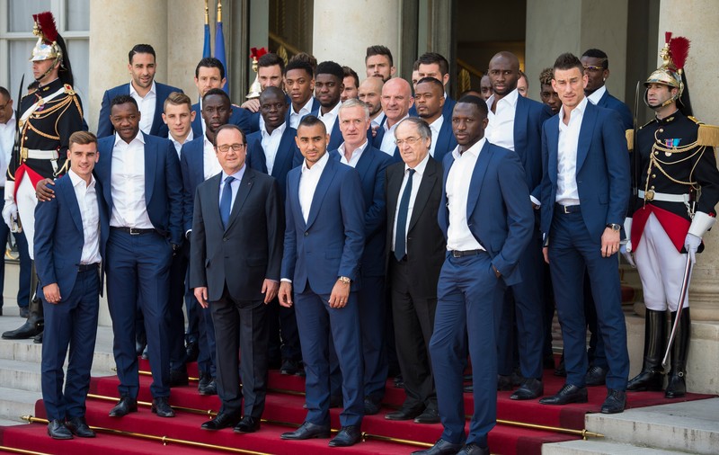 Euro 2016. Fotbaliștii naționalei Franței au luat masa cu președintele Francois Hollande