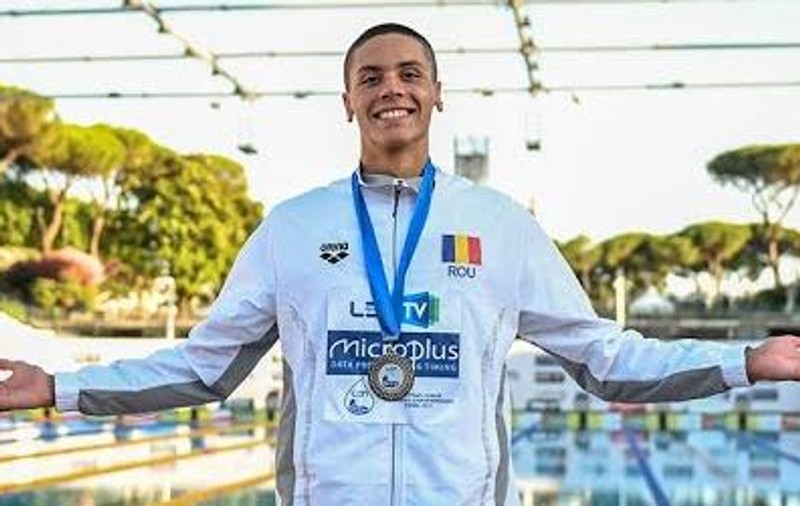 Cine este David Popovici, înotătorul român care a bătut două recorduri mondiale în două zile, la Europene de juniori